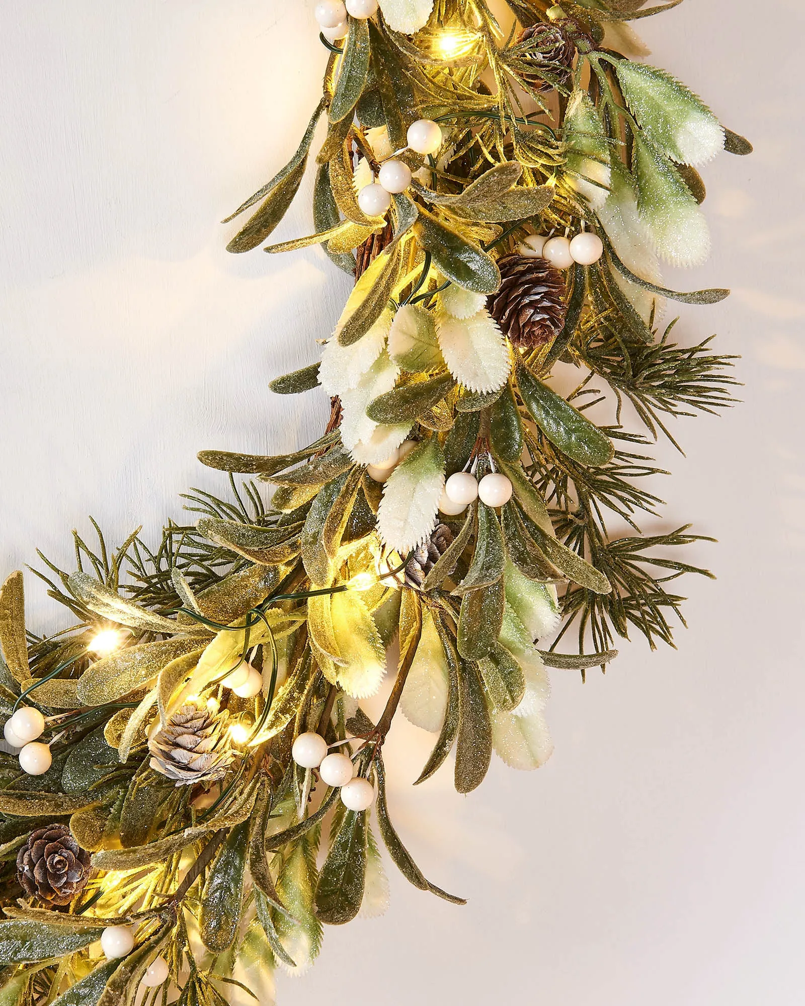 Pre-Lit Frosted Mistletoe Wreath, 76 cm