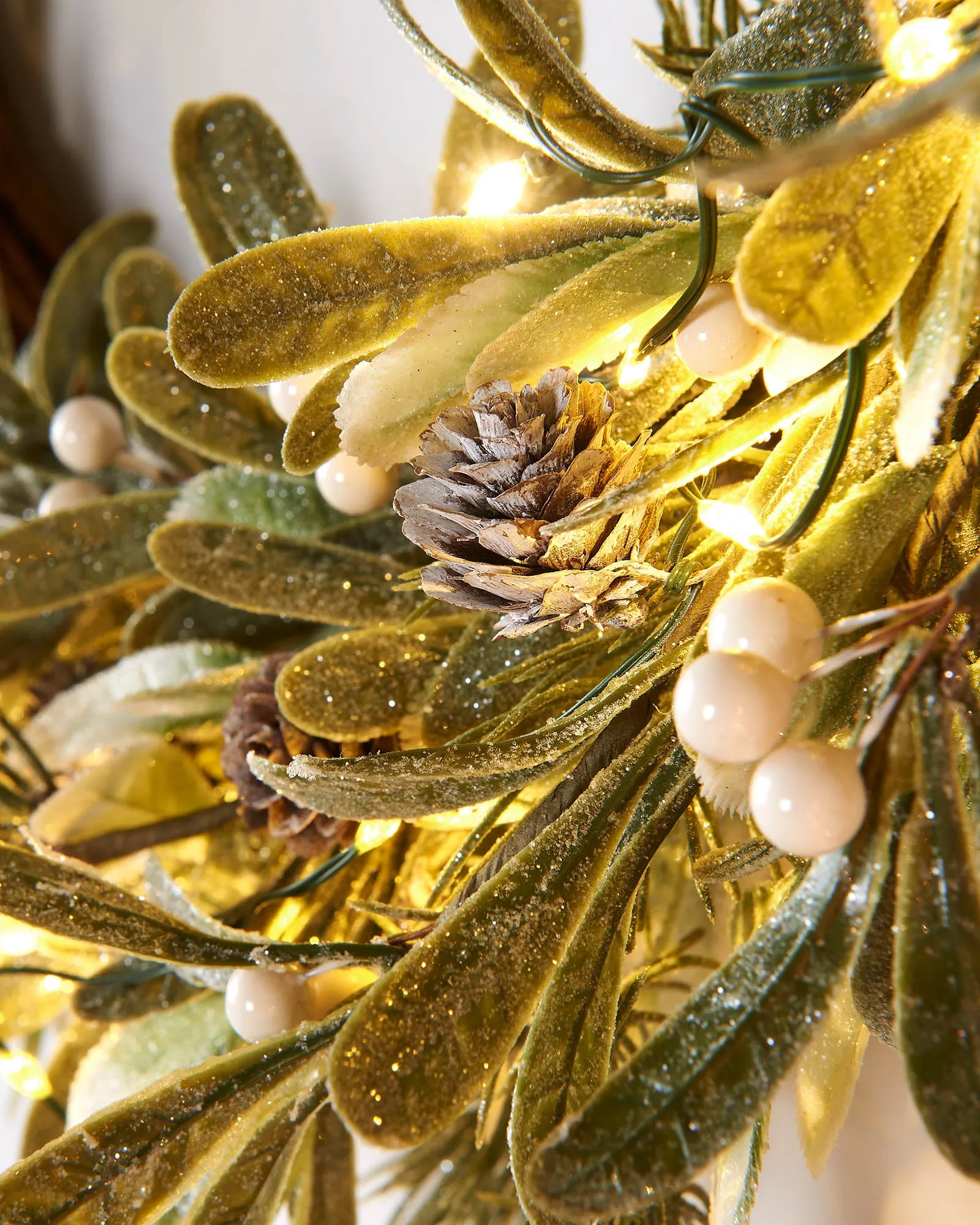 Pre-Lit Frosted Mistletoe Wreath, 76 cm